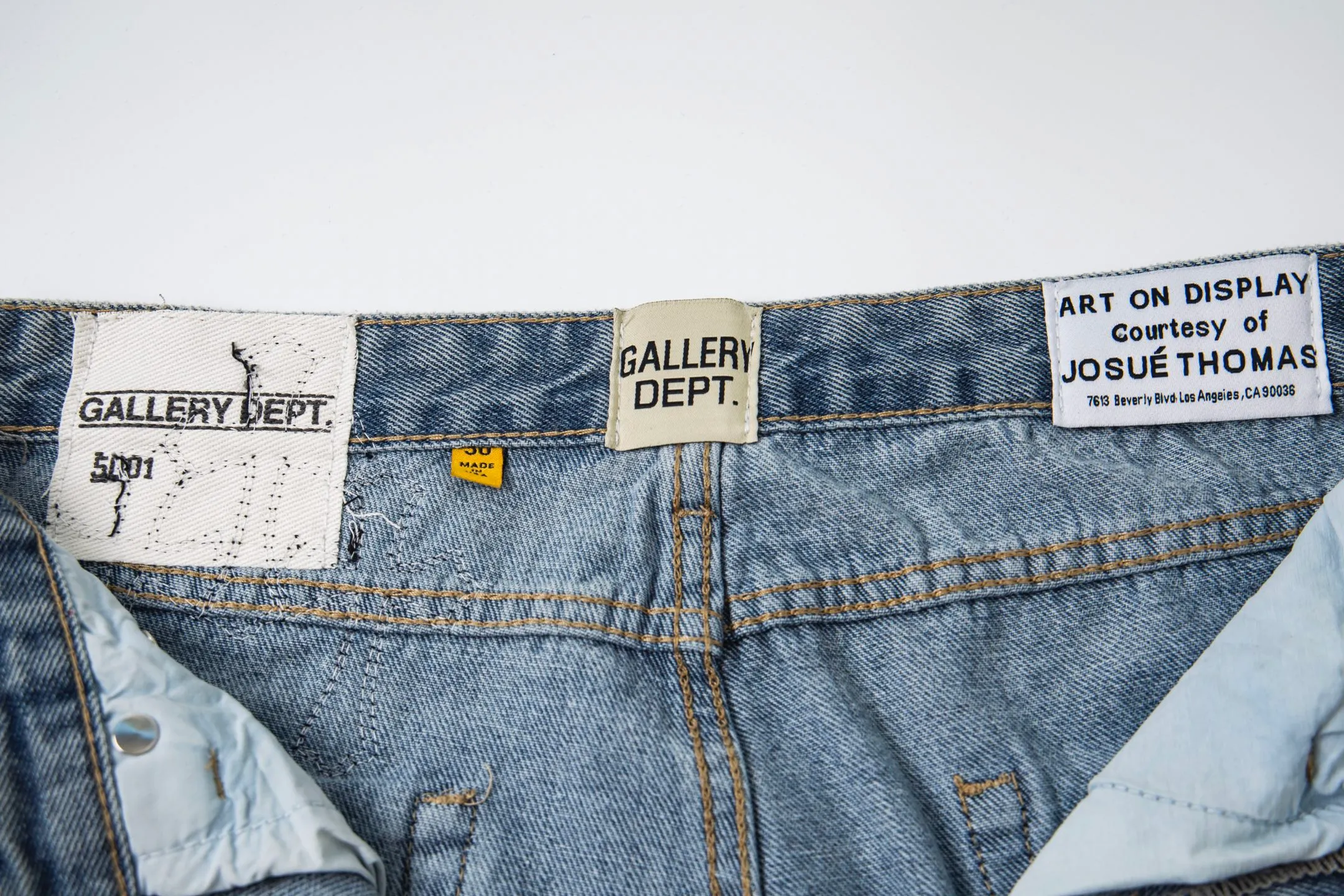 💰290 GALLERY DEPT & Chrome hearts Washed jeans with large logo and devil multi-label cross, truly restore the ultimate vintage texture, three-dimensional version, loose and comfortable, not picky about the figure, taller and slimmer, factory-made, original quality control, same style for men and women, can be matched with couples, versatile recommendation, must-have jeans for all seasons, fashionable people have been disappointed. From the quality selection of fabrics, the tailoring of details, and the matching of patterns, they are all impeccable! The upper body is so handsome when worn...it can be easily worn by men, women and children! The craftsmanship is made of heavy-duty washed pure cotton denim fabric. After washing, it is soft and thick. It is very stylish when worn on the body. Style number: 1756 Color: blue Size: 28 30 32 34 36